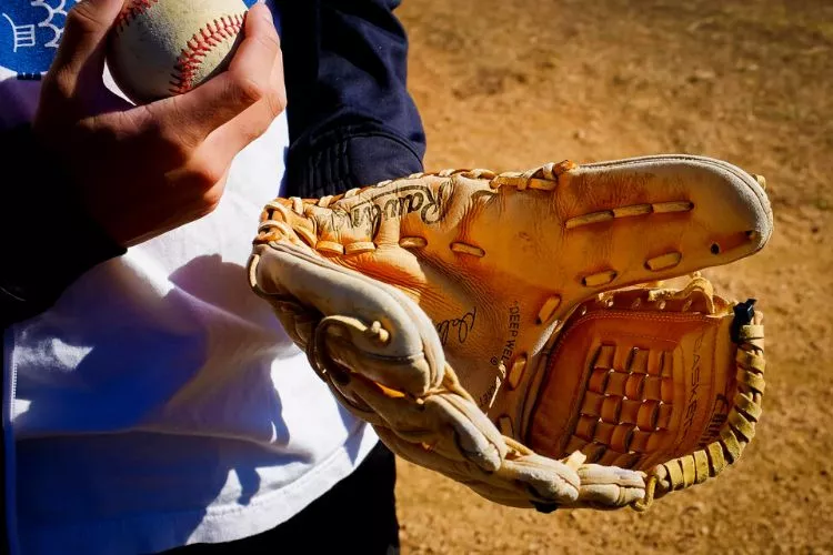 How long does it take to fully break in a glove